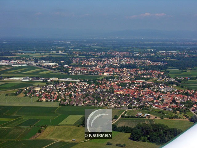 Fegersheim
Vire en avion au-dessus de l'Alsace
Mots-clés: France;Alsace;avion