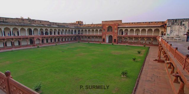 Fort Rouge
Autre cour intrieure.
Mots-clés: Asie;Inde;Uttar Pradesh;Agra;fort