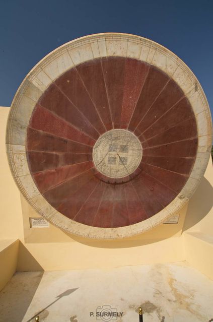 Jantar Mantar
Narivalaya Yantra (cadran solaire) : face hiver.
Mots-clés: Asie;Inde;Rajasthan;Jaipur