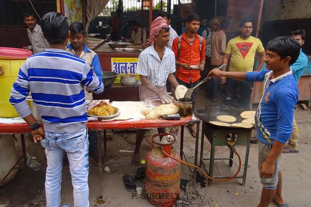 Vendeur de naan dans la rue  Delhi
Mots-clés: Asie;Inde;Uttar Pradesh;Delhi