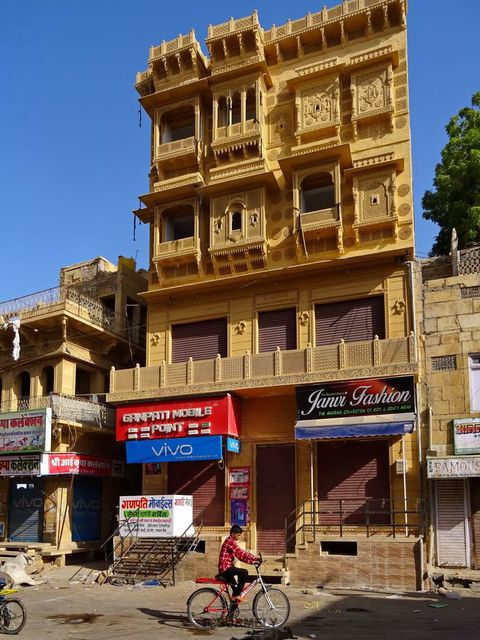 Maison dans la ville basse
Mots-clés: Asie;Inde;Rajasthan;Jaisalmer