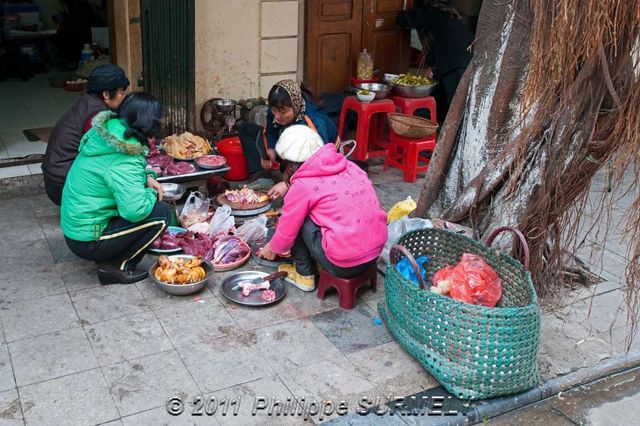 Repas dans la rue
Mots-clés: Asie;Vietnam;Hanoi;