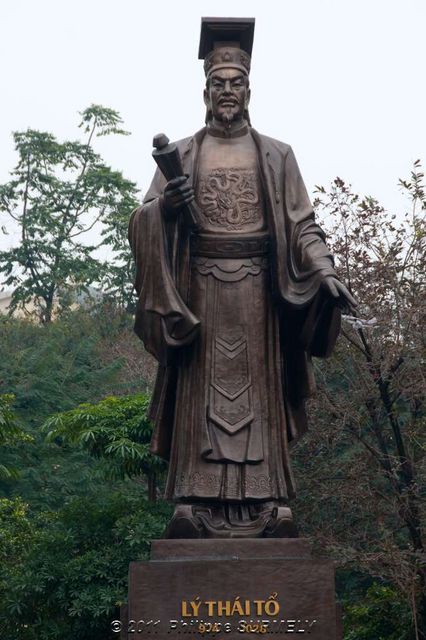 La statue de Li Thai To
Mots-clés: Asie;Vietnam;Hanoi;statue