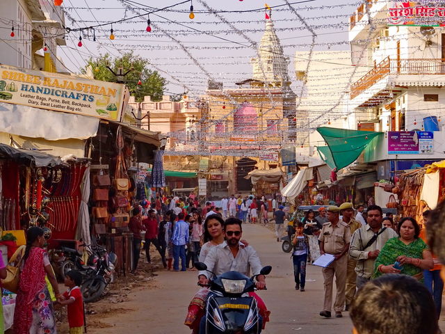 Dans les rues de Pushkar
Mots-clés: Asie;Inde;Rajasthan;Pushkar