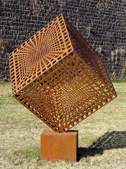 Cube
Mots-clés: Alsace:Neuf-Brisach;exposition;art