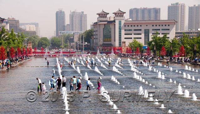 Xi'An
Jeu d'eau
Mots-clés: Asie;Chine;XiAn