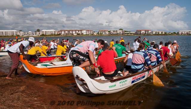 Matres de la Pagaie
Course de pirogue sur le Lac Bois Chaudat  Kourou, dition 2010
Mots-clés: Guyane;Amrique;tropiques;sport;comptition;pirogue