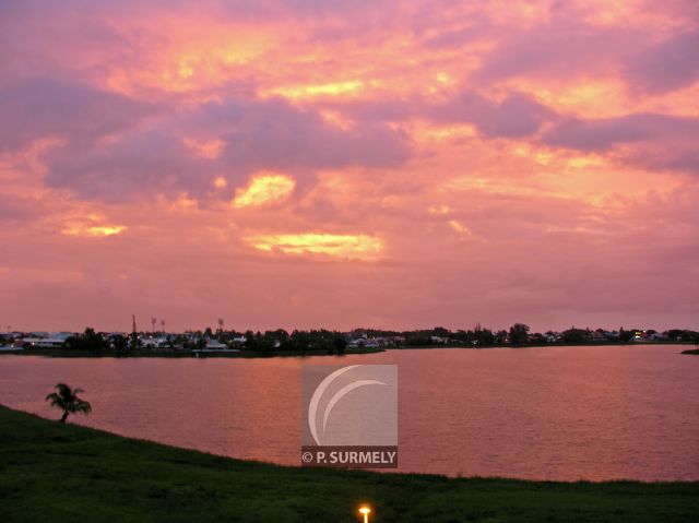 Le Lac de Bois-Chaudat
Mots-clés: Guyane;Amrique;lac;Kourou