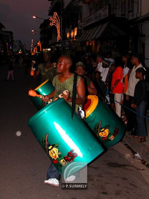 Carnaval
Carnaval de Guyane 2003
Mots-clés: Guyane;Amrique;tropiques;carnaval;festivit;dguisement