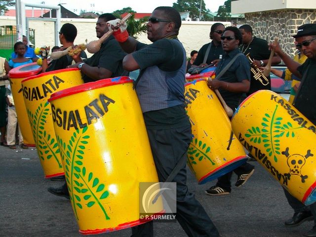 Carnaval
Carnaval de Guyane 2003
Mots-clés: Guyane;Amrique;tropiques;carnaval;festivit;dguisement