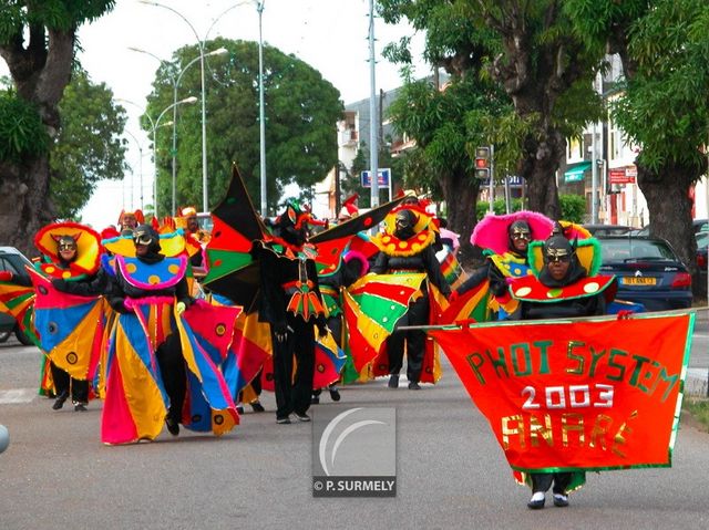 Carnaval
Carnaval de Guyane 2003
Mots-clés: Guyane;Amrique;tropiques;carnaval;festivit;dguisement