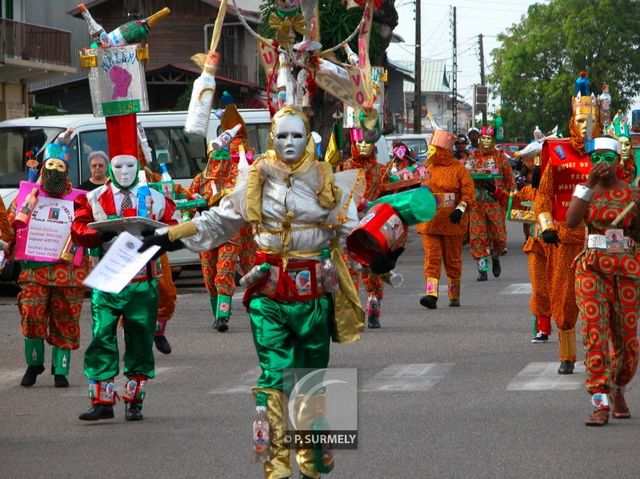 Carnaval
Carnaval de Guyane 2003
Mots-clés: Guyane;Amrique;tropiques;carnaval;festivit;dguisement