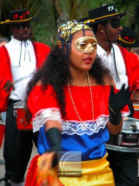 Carnaval
Carnaval de Guyane 2003
Mots-clés: Guyane;Amrique;tropiques;carnaval;festivit;dguisement