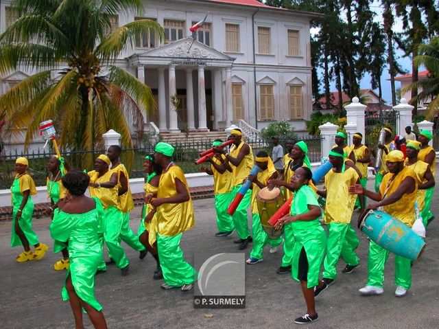 Carnaval
Carnaval de Guyane 2003
Mots-clés: Guyane;Amrique;tropiques;carnaval;festivit;dguisement