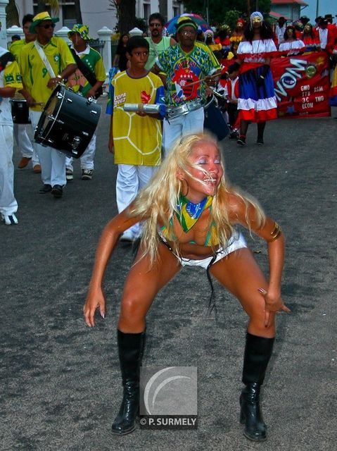 Carnaval
Carnaval de Guyane 2003
Mots-clés: Guyane;Amrique;tropiques;carnaval;festivit;dguisement