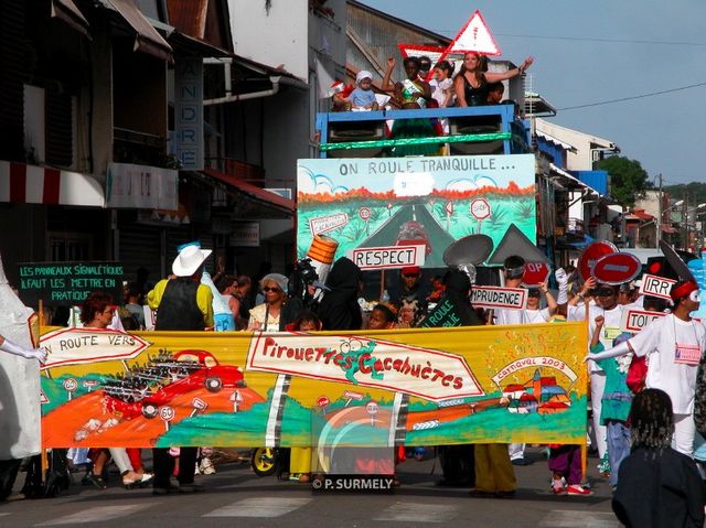 Carnaval
Carnaval de Guyane 2003
Mots-clés: Guyane;Amrique;tropiques;carnaval;festivit;dguisement