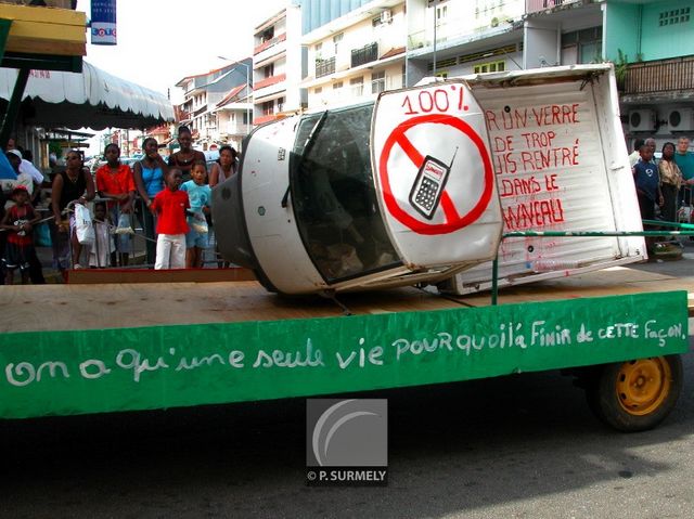 Carnaval
Carnaval de Guyane 2003
Mots-clés: Guyane;Amrique;tropiques;carnaval;festivit;dguisement