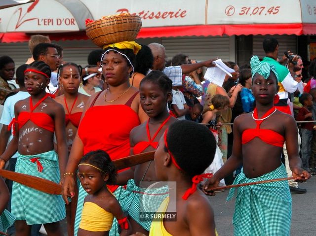 Carnaval
Carnaval de Guyane 2003
Mots-clés: Guyane;Amrique;tropiques;carnaval;festivit;dguisement