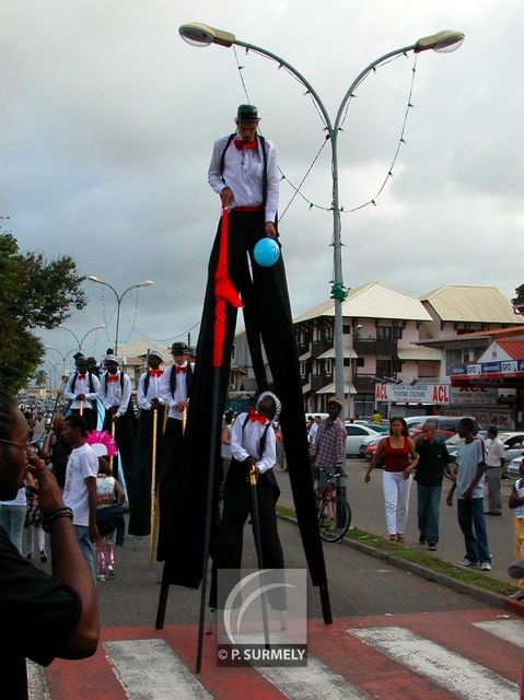 Carnaval
Carnaval de Guyane 2003
Mots-clés: Guyane;Amrique;tropiques;carnaval;festivit;dguisement