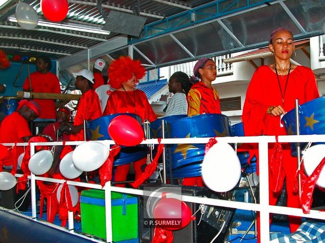 Carnaval
Carnaval de Guyane 2003
Mots-clés: Guyane;Amrique;tropiques;carnaval;festivit;dguisement