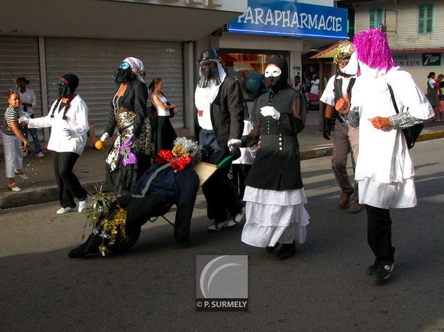 Carnaval
Carnaval de Guyane 2003
Mots-clés: Guyane;Amrique;tropiques;carnaval;festivit;dguisement