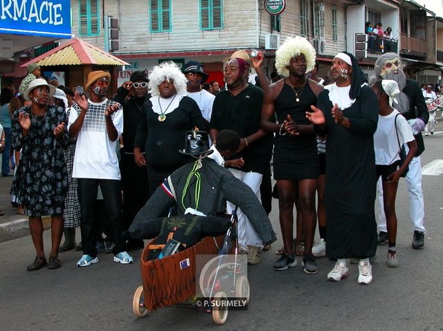 Carnaval
Carnaval de Guyane 2003
Mots-clés: Guyane;Amrique;tropiques;carnaval;festivit;dguisement