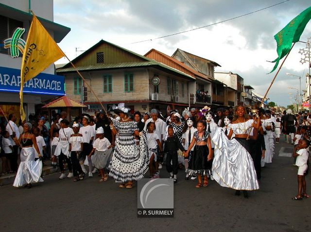 Carnaval
Carnaval de Guyane 2003
Mots-clés: Guyane;Amrique;tropiques;carnaval;festivit;dguisement