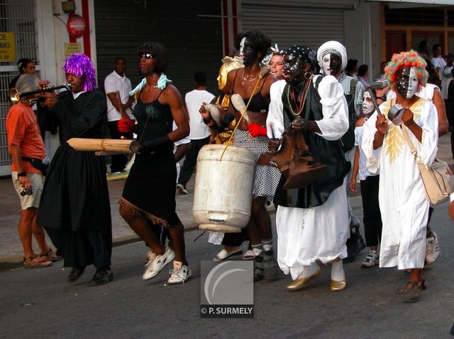 Carnaval
Carnaval de Guyane 2003
Mots-clés: Guyane;Amrique;tropiques;carnaval;festivit;dguisement