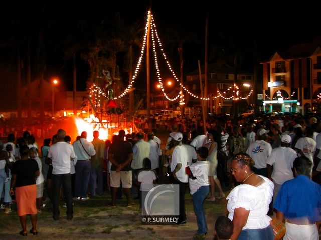 Carnaval
Carnaval de Guyane 2003
Mots-clés: Guyane;Amrique;tropiques;carnaval;festivit;dguisement