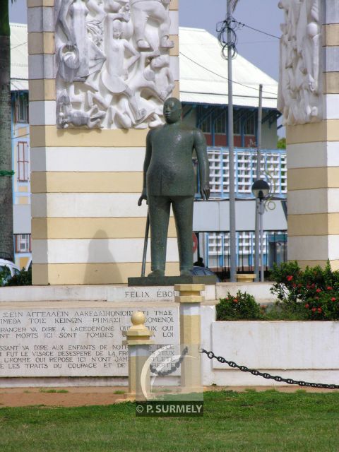 Statue de Flix Ebou
Mots-clés: Guyane;Amrique;Cayenne;statue