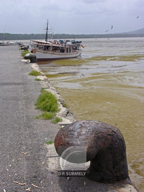 Au port de pche
Mots-clés: Guyane;Amrique;Cayenne