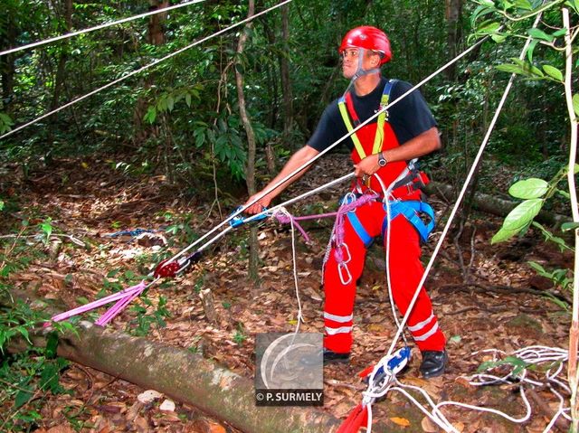 GRIMP 973
Falaise sur la route de l'Est
Mots-clés: Guyane;Amrique;tropiques;pompier;SDIS;secours;exercice;GRIMP