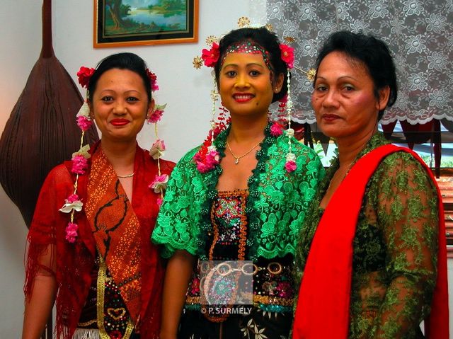 Mariage
Mariage franco_surinamais de tradition javanaise
Mots-clés: Suriname;Amrique;mariage;Java;festivit