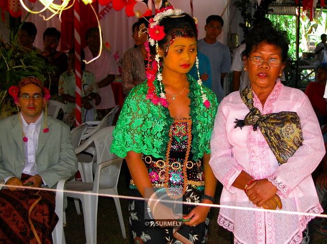 Mariage
Mariage franco_surinamais de tradition javanaise
Mots-clés: Suriname;Amrique;mariage;Java;festivit