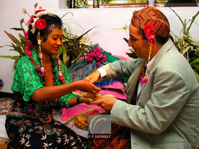 Mariage
Mariage franco_surinamais de tradition javanaise
Mots-clés: Suriname;Amrique;mariage;Java;festivit