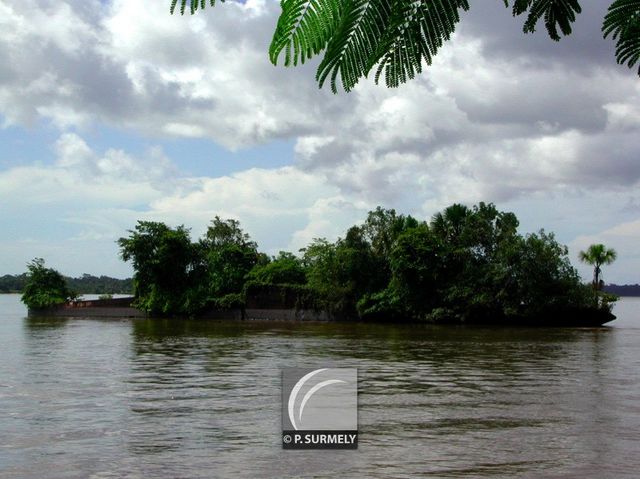 Epave dans le Maroni
Mots-clés: Guyane;Amrique;fleuve;rivire;cascade;Maroni;Saint-Laurent