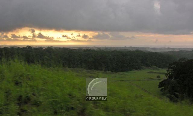 Parc Naturel de Nyonie
Coucher de soleil sur la savane
Mots-clés: Afrique;Gabon;tropiques;nature;savane