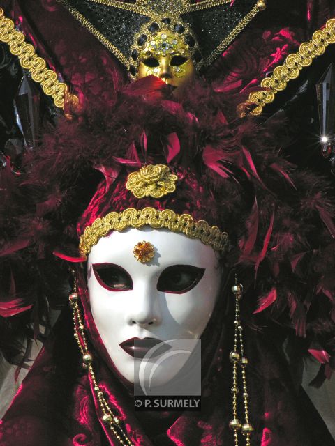 Carnaval
Carnaval vnitien de Remiremont
Mots-clés: France;Vosges;Remiremont;carnaval;festivit;dguisement;masque;portrait