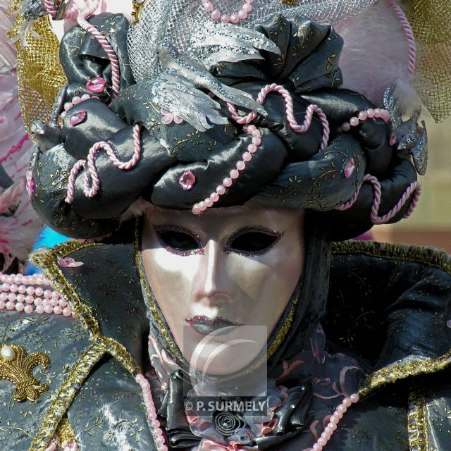 Carnaval
Carnaval vnitien de Remiremont
Mots-clés: France;Vosges;Remiremont;carnaval;festivit;dguisement;masque;portrait