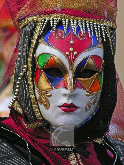 Carnaval
Carnaval vnitien de Remiremont
Mots-clés: France;Vosges;Remiremont;carnaval;festivit;dguisement;masque;portrait