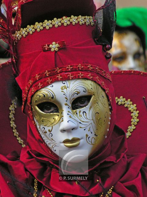 Carnaval
Carnaval vnitien de Remiremont
Mots-clés: France;Vosges;Remiremont;carnaval;festivit;dguisement;masque;portrait