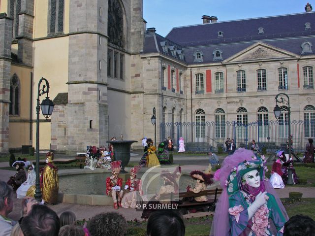 Carnaval
Carnaval vnitien de Remiremont
Mots-clés: France;Vosges;Remiremont;carnaval;festivit;dguisement;masque;portrait