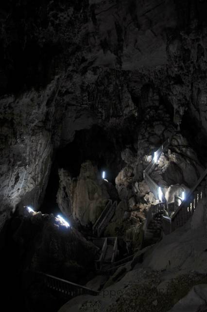 Tham Nang Ene
grotte amnage
Mots-clés: Laos;Asie;Thakhek