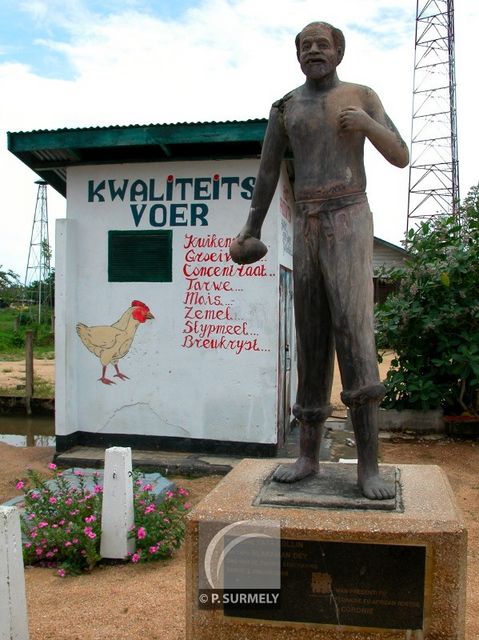 Totness
Keywords: Suriname;Am�rique;Totness;statue