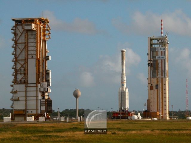 Ariane 4 V159
dernire Ariane 4, pendant le transfert
Mots-clés: Guyane;Amrique;Kourou;Centre Spatial;Ariane;fuse