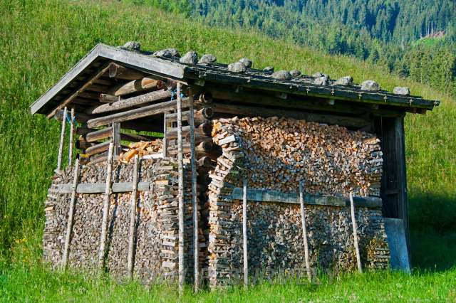 Thierbach : stockage du bois
Mots-clés: Europe; Autriche; Tyrol; Wildschoenau
