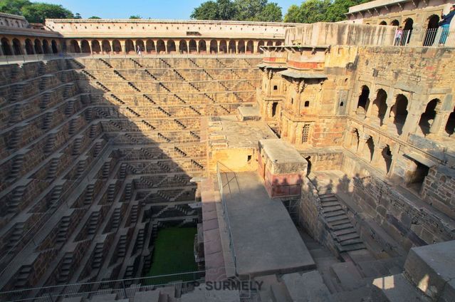 Chand Baori
Ce puits a t creus sur ordre du Raja Chandra (Chand) de la dynastie Nikhumba dans le premier quart du viiie sicle AD.
Mots-clés: Asie;Inde;Rajasthan;Abhaneri;baori