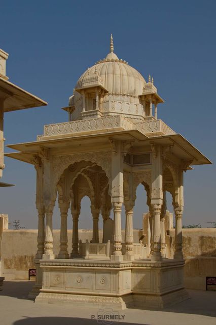 Cnotaphe royal Devikund Sagar
Un cnotaphe.
Mots-clés: Asie;Inde;Rajasthan;Bikaner;Cnotaphe