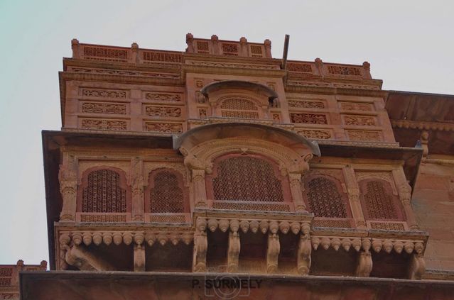 Fort Junagarh
Balcon avec moucharabiers.
Mots-clés: Asie;Inde;Rajasthan;Bikaner;fort