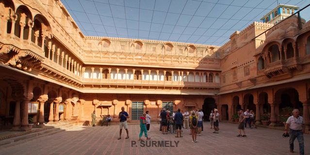 Fort Junagarh
Premire cour.
Mots-clés: Asie;Inde;Rajasthan;Bikaner;fort